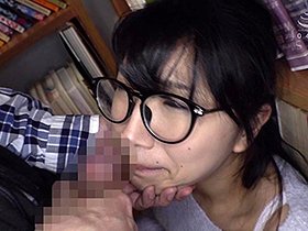 痴漢図書館 〜恥辱眼鏡腐女子編〜 痴漢されることに溺れた巨乳眼鏡地味子　サンプル画像06